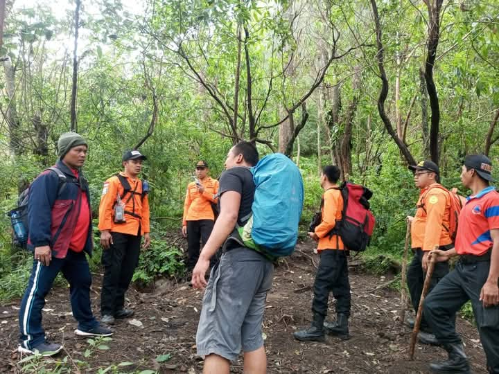 Tim SAR terus melakukan pencarian WNA Korea Selatan yang hilang di Gunung Agung