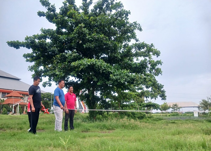 RAPAT : Pengurus baru KONI Klungkung masa bakti 2024-2028 menggelar rapat koordinasi perdana di GOR Swecapura, Jumat (3/1/2025).