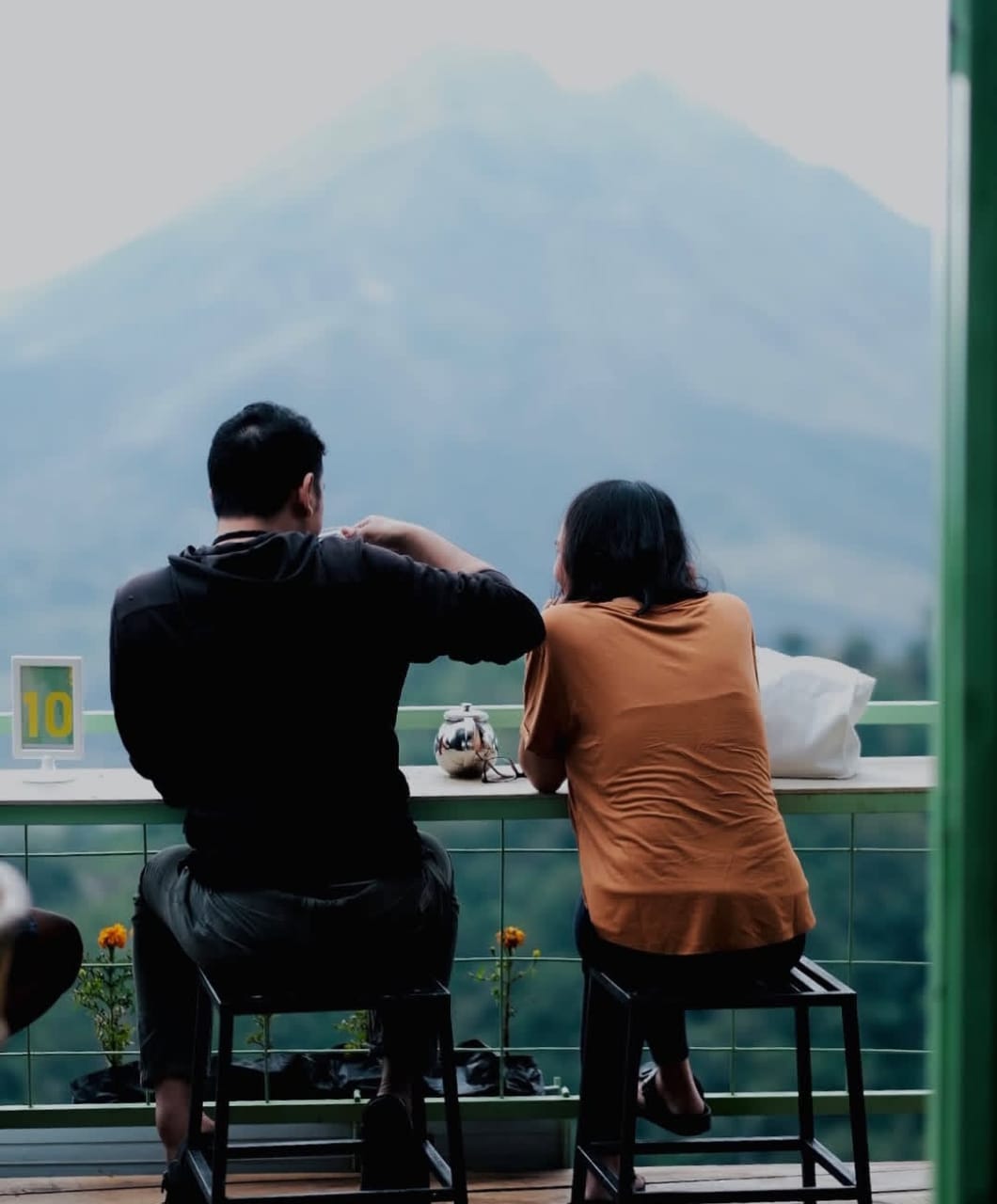 Kava Kintamani Coffee & Kitchen hadir sebagai destinasi kuliner yang memadukan pemandangan menakjubkan dengan hidangan lokal khas Bali