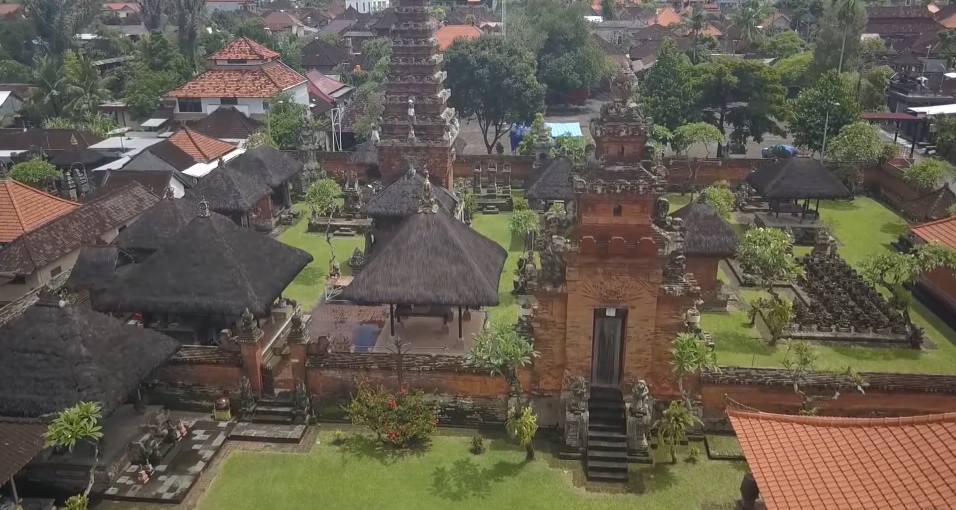 Pura Sada di Desa Kapal, Mengwi, Badung yang mencerminkan jejak Siwa-Budha