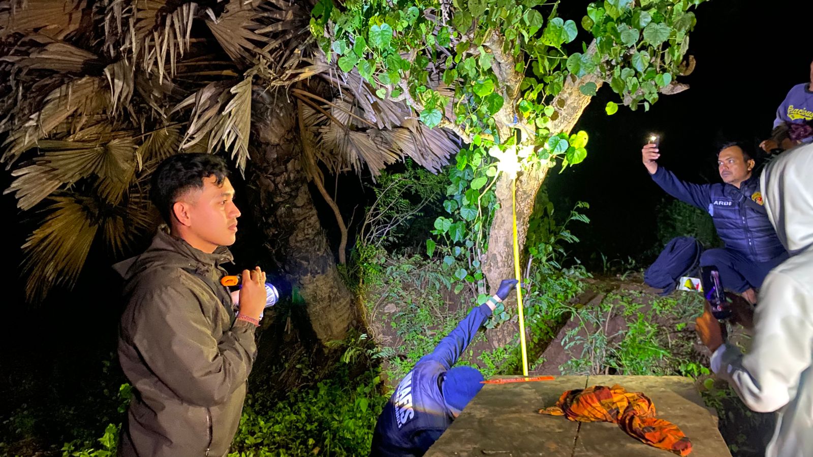 Polsek Kintamani olah TKP kasus gantung di Desa Songan, Kecamatan Kintamani, Kabupaten Bangli, Sabtu (4/1/2025).