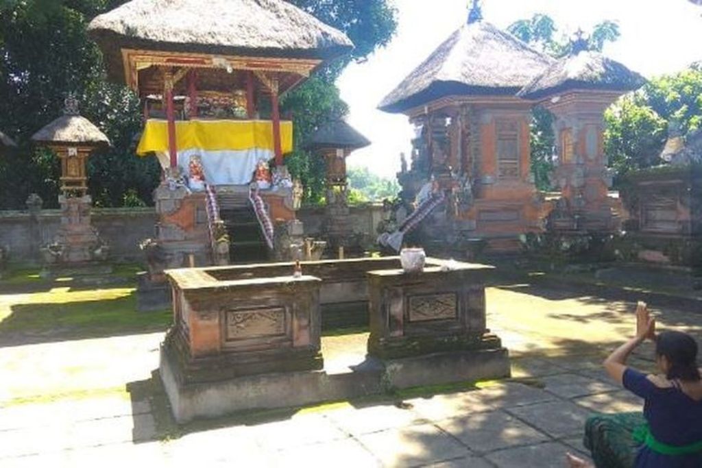 Pura Pucak Bukit Jangkrik di Lingkungan Bukit Jangkrik, Kelurahan Samplangan, Gianyar, Bali.