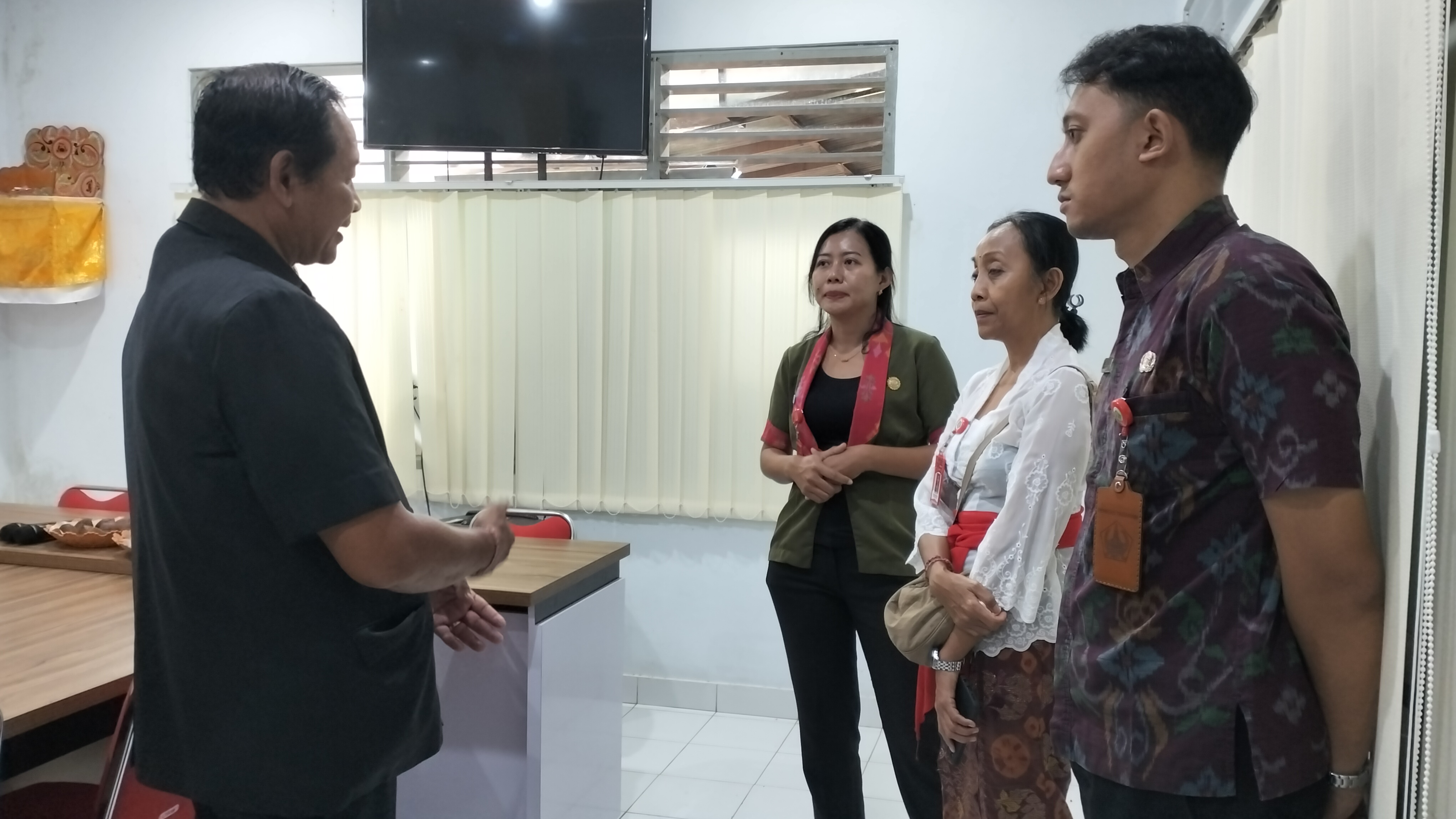 MONITORING: Komisi IV DPRD Tabanan melakukan Monitoring ke Puskesmas 1 Marga dan Puskesmas 1 Kediri pasca diterapkannya layanan UGD 12 Jam.