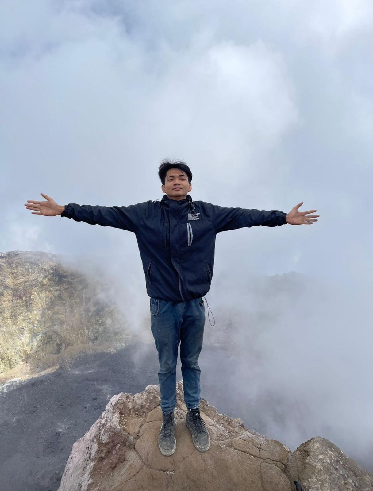 PENDAKI: Ridho Adi Yudistira, pendaki yang tersesat di Gunung Agung yang alami dislokasi tulang paha, namun meminta temannya meninggalkannya.