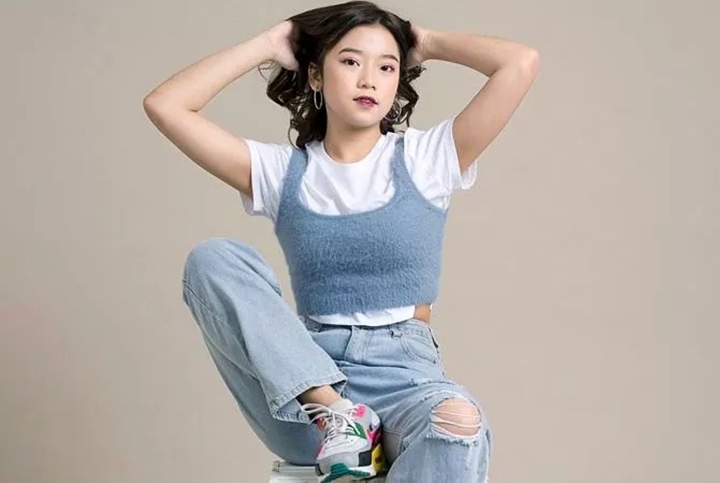 INDONESIAN IDOL:  Anggis Devaki merupakan salah satu jebolan Indonesian Idol yang kini mencuri perhatian banyak orang karena penampilannya spesial.  ,