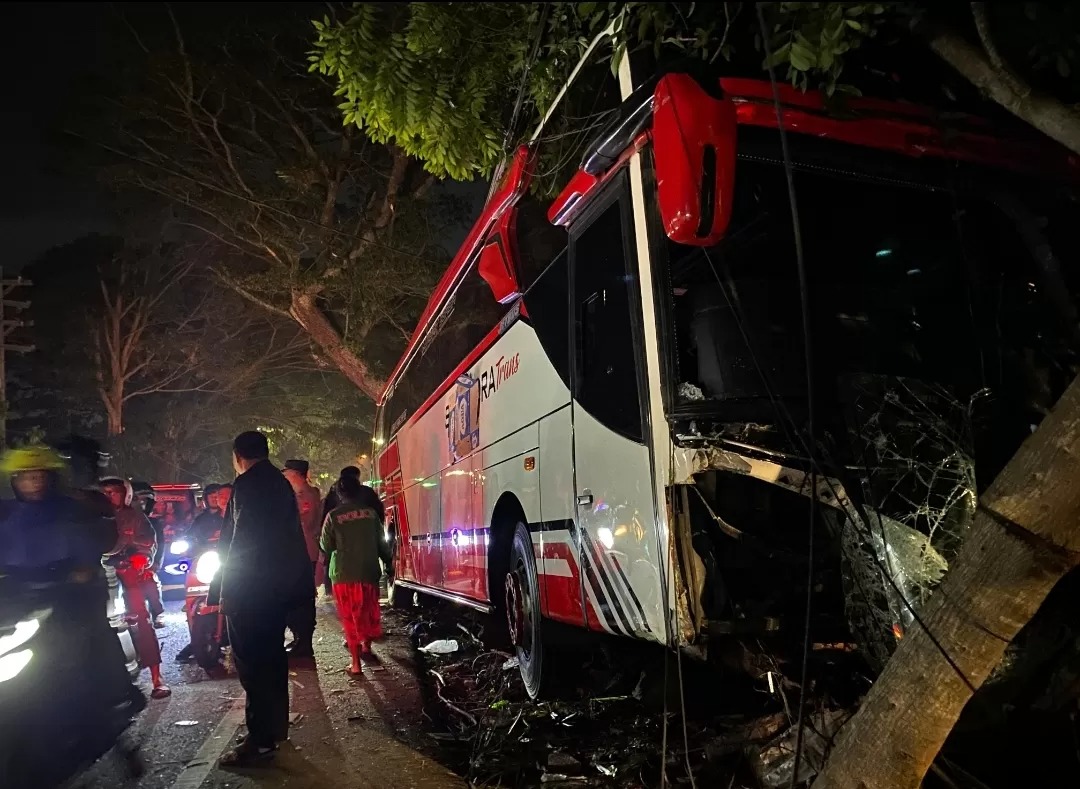 Bus asal Bali yang menyebabkan kecelakaan di Kota Batu, empat orang meninggal.