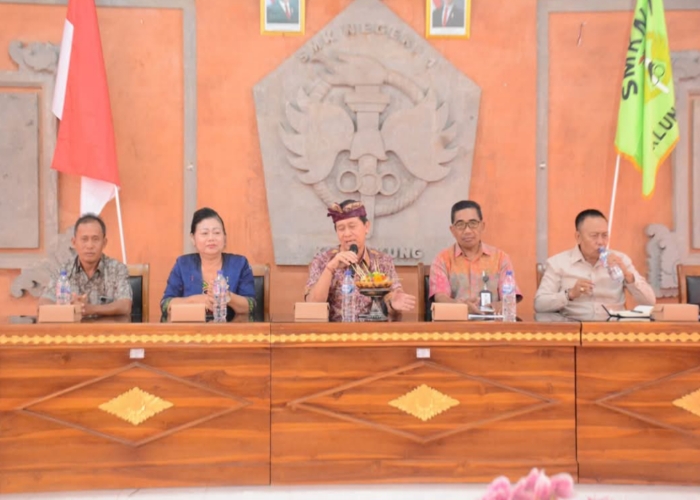 Komisi IV DPRD Bali saat melakukan kunjungan ke SMKN 1 Klungkung.