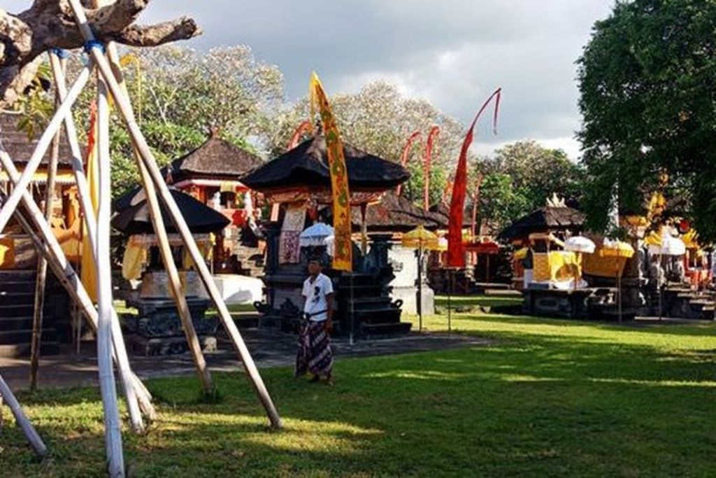 Tempat suci Hindu Bali, Pura Desa sekaligus Pura Puseh Desa Pakraman Beratan Samayaji