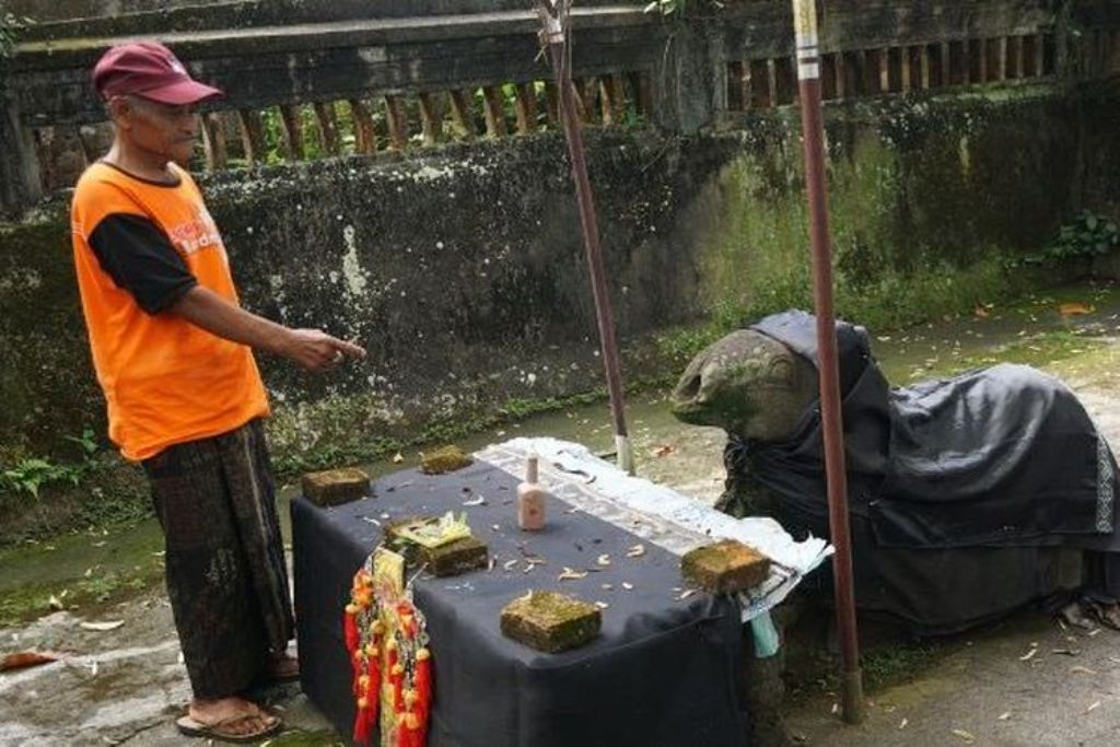 Patung Lembu terletak di kawasan Banjar Dadia, Desa Tamanbali, tepatnya di samping Puskesmas Bangli I.