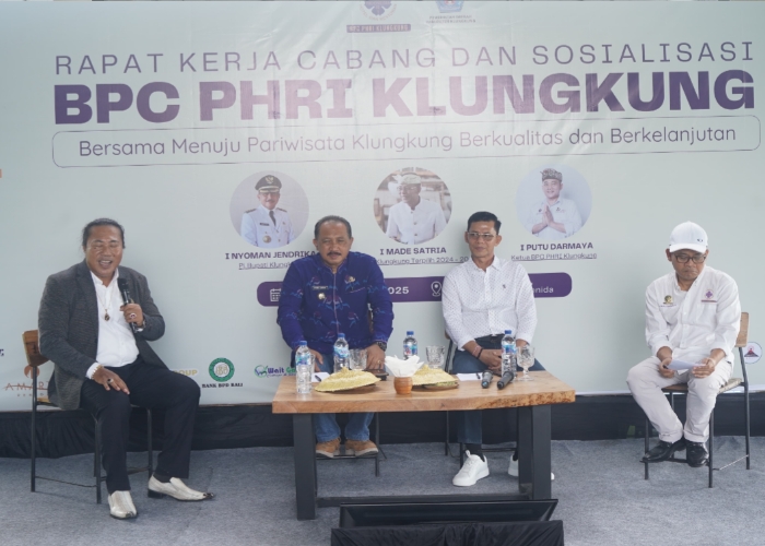 DISKUSI : Rakercab BPC PHRI Klungking diisi dengan diskusi tentang pariwisata Klungkung.