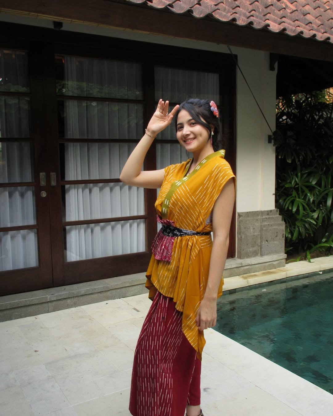 MULTITALENTA: Wayan Bulan Yurriana Sutena adalah sosok gadis Bali multitalenta, mulai dunia seni, olahraga, tarik suara hingga film.