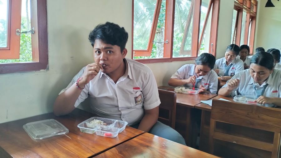 Program Makanan Bergizi Gratis (MBG) di Kabupaten Tabanan tahap pertama dilakukan di 23 sekolah pada Senin (14/1/2025).