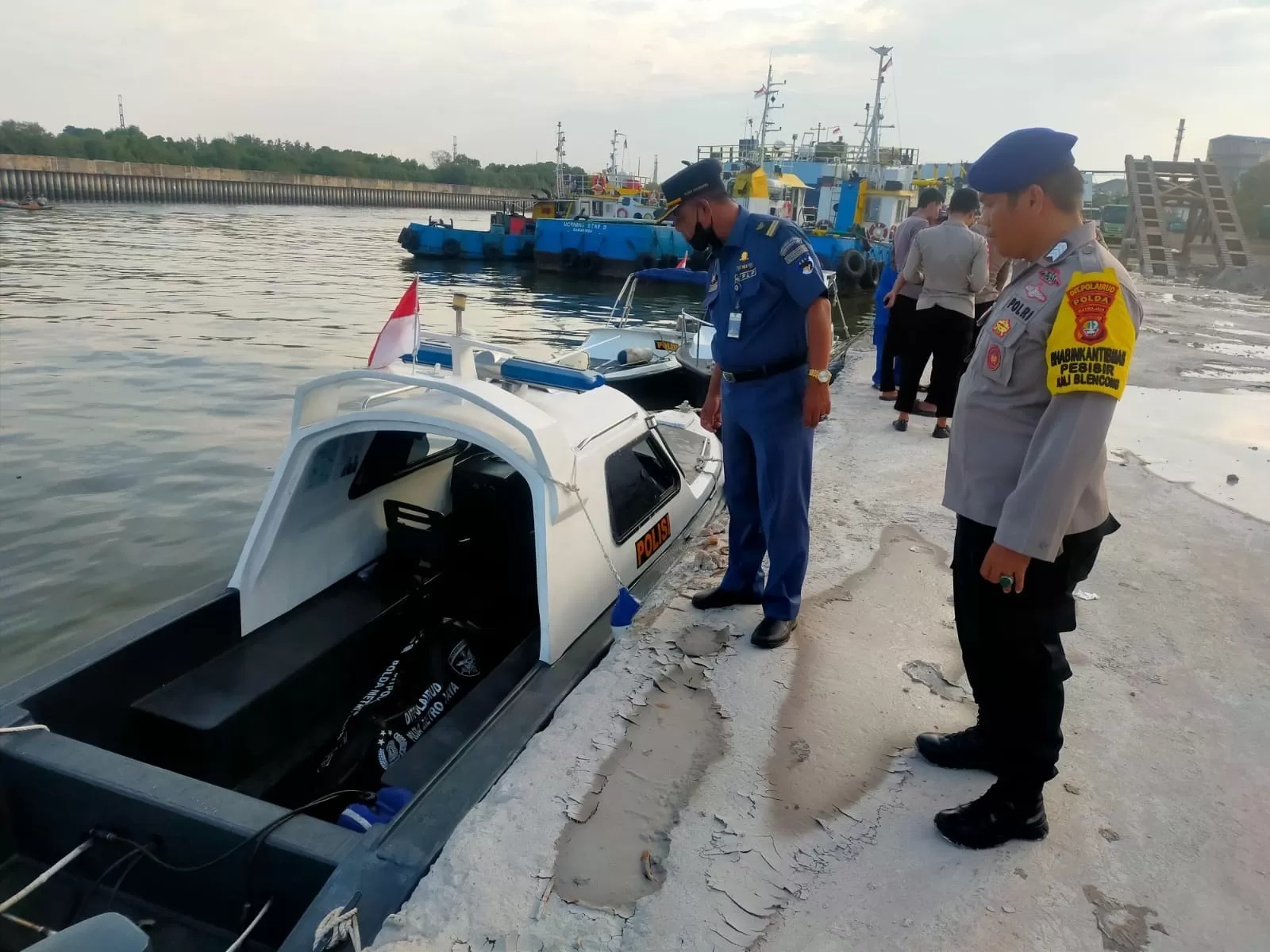 JENAZAH: Jenazah pria yang mengantongi KTA BIN dan Purnawirawan TNI berpangkat brigjen berinisial HO ditemukan mengapung di perairan.