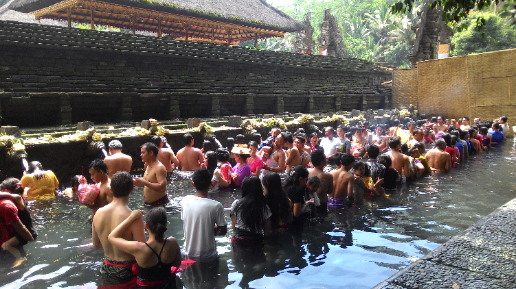 Umat Hindu sebaiknya tidak melakukan penglukatan pada Jumat Wuku Wayang
