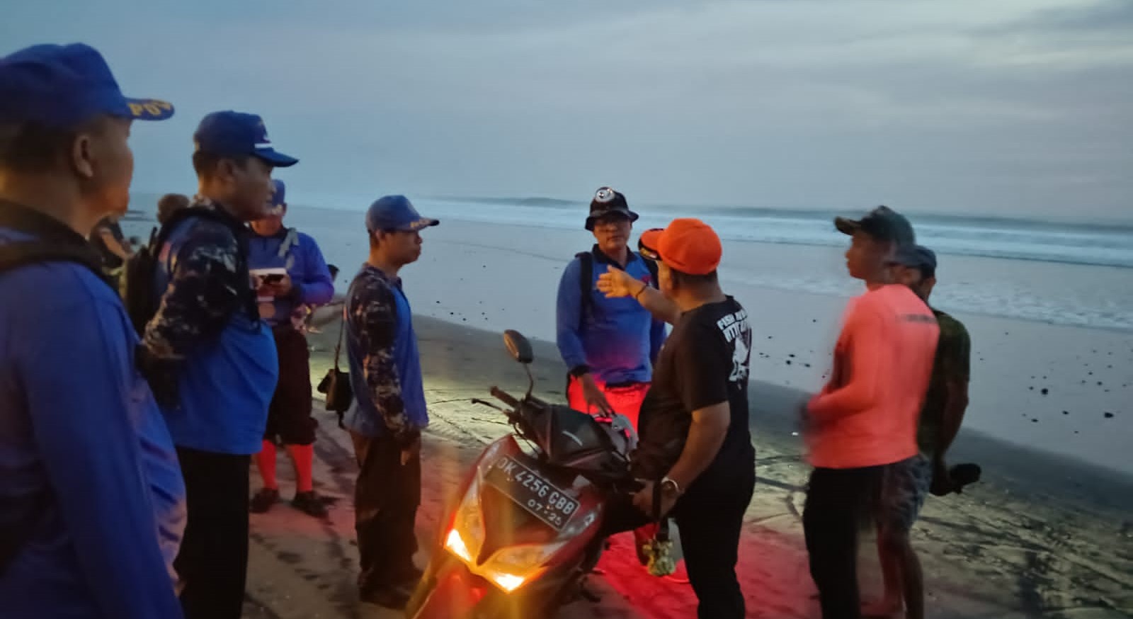 Sepeda motor I Gusti Putu Alit Aryawan ditemukan di Pantai Pasut, Tabanan pada Rabu (15/1/2025)