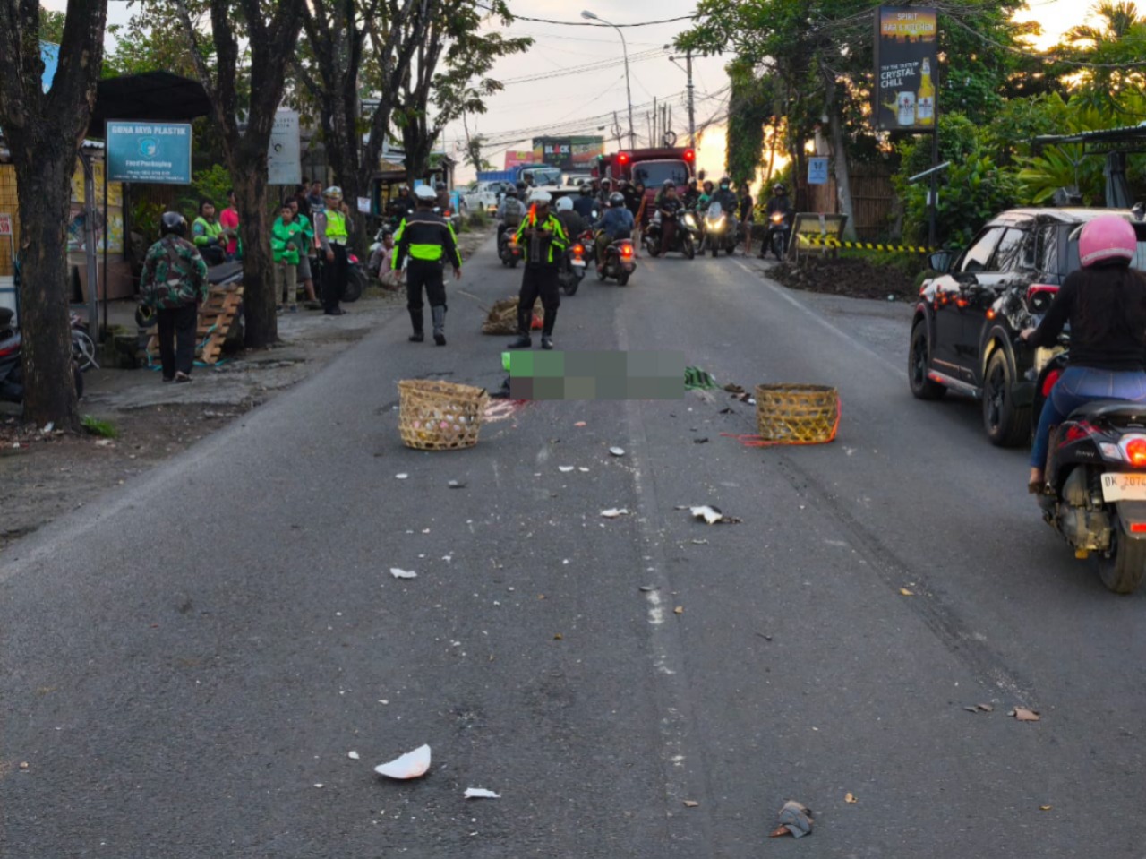 Kepolisian menindaklanjuti laporan kecelakaan yang menimpa wisatawan Prancis. (Bali Express/Istimewa)