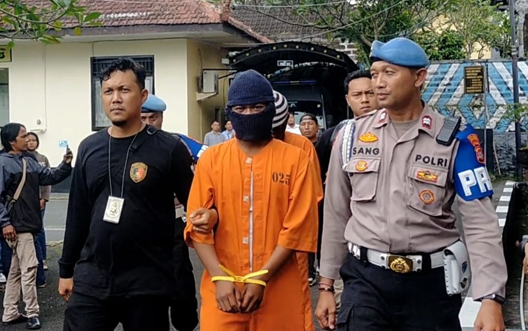 Polres Bangli mengungkap pelaku pencurian di asrama putri Universitas Hindu Negeri I Gusti Bagus Sugriwa di Kelurahan Kubu, Bangli.