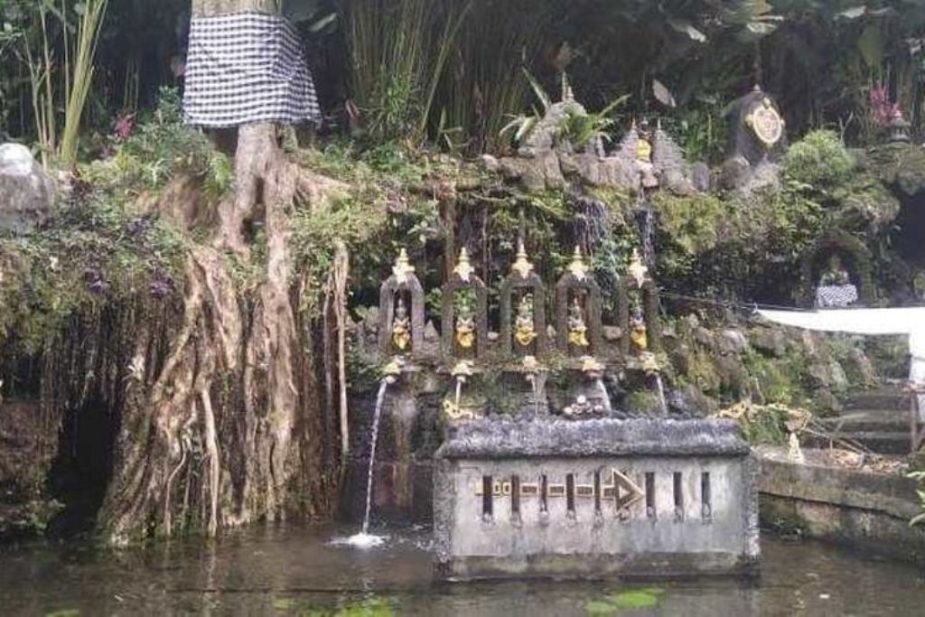 Pasiraman Bhuana Amertha, yang terletak di Banjar Tinungan, Desa Apuan, Kecamatan Baturiti, Tabanan, Bali.