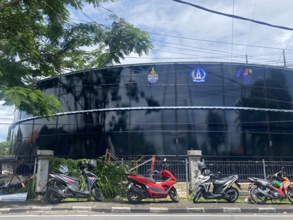 DIBANGUN: Pembangunan reservoir milik PDAM Badung di Desa Dalung, Kuta Utara untuk mengoptimalkan pasokan air.