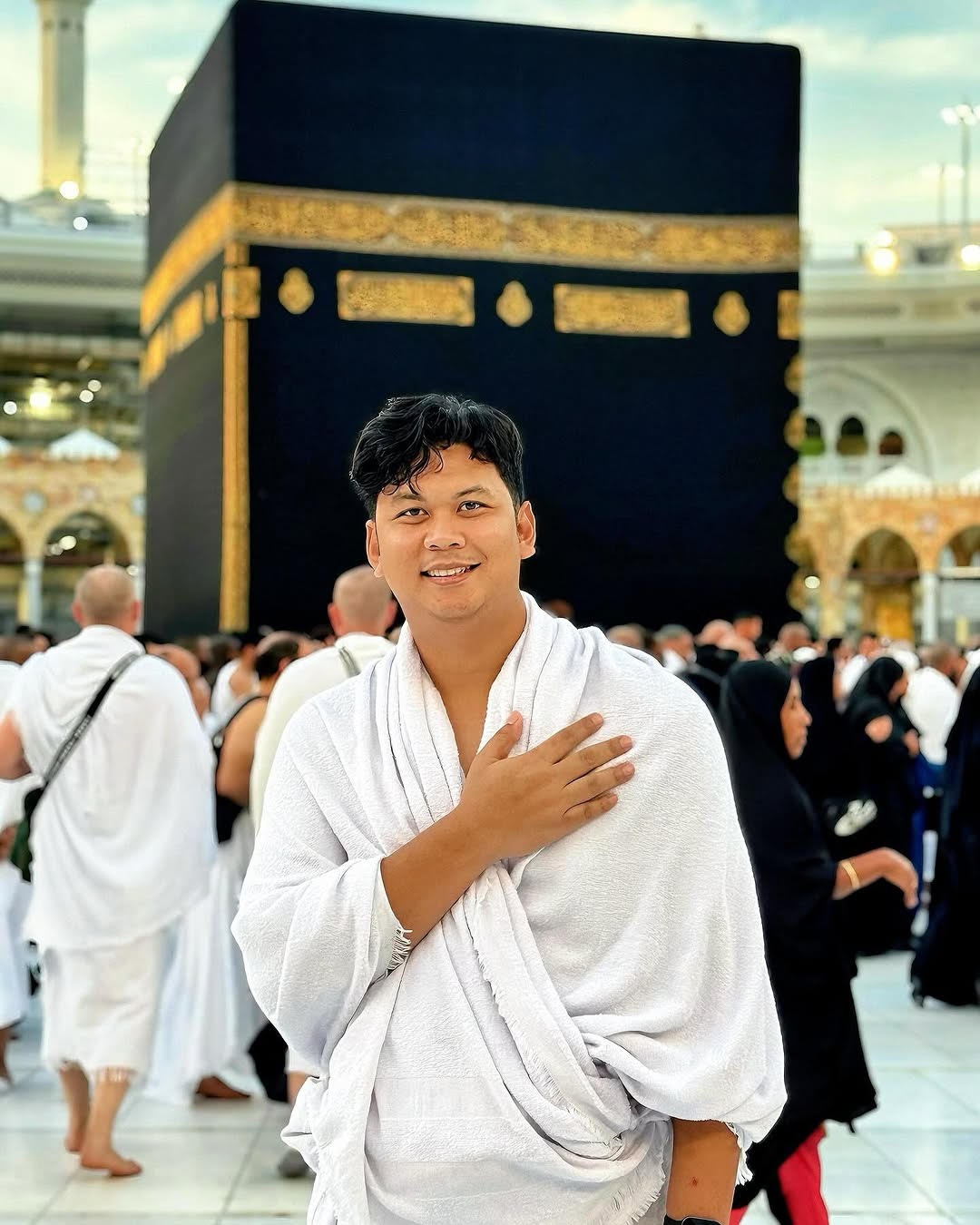PALESTINA: Yudha Pangestu, salah satu konten kreator TikTok turun langsung ke Palestina untuk aksi kemusiaan dengan berbagi makanan.