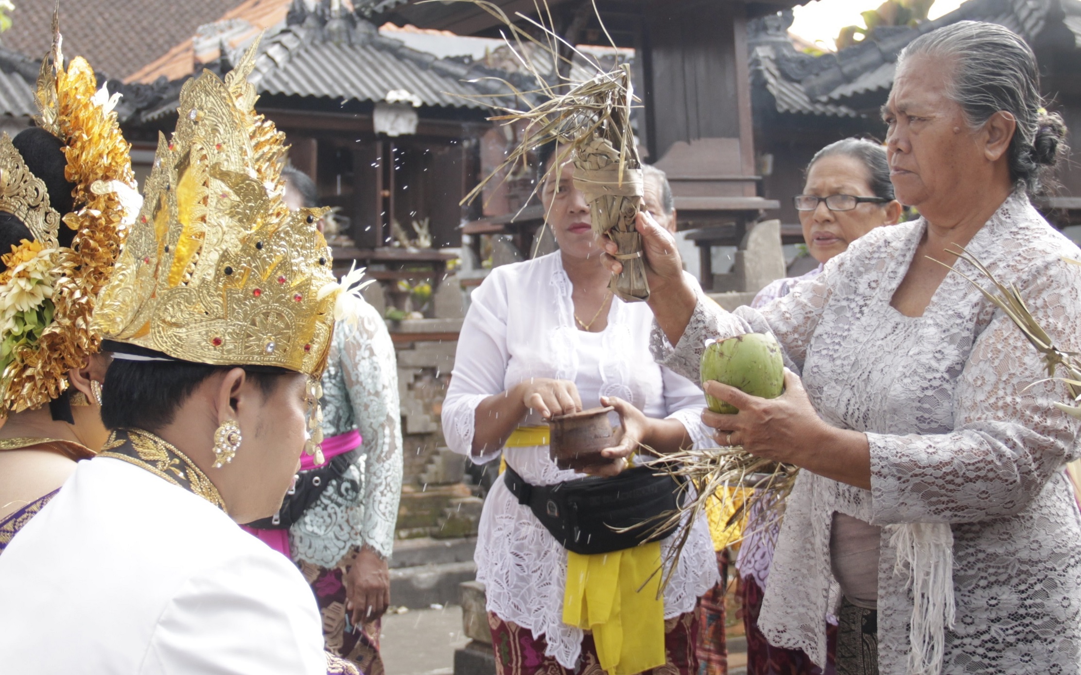 YADNYA : Pelaksanaan upacara manusa yadnya oleh umat Hindu yang merupakan ajaran Dharma.