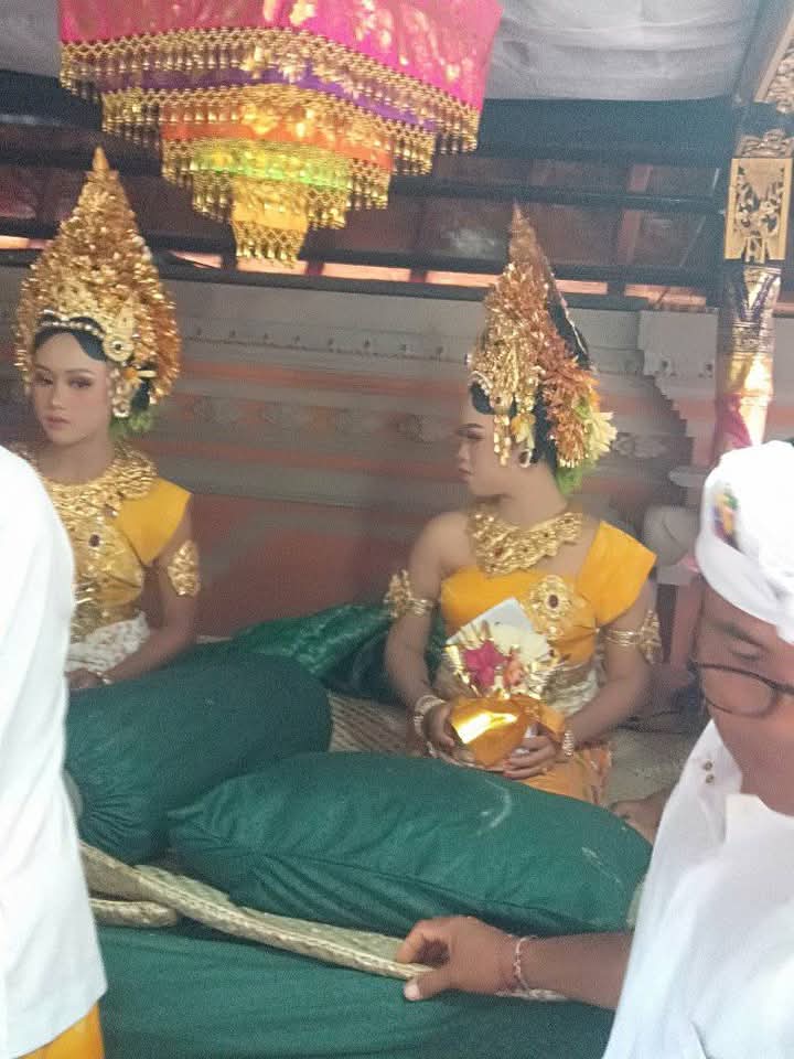 UPACARA : Pelaksanaan upacara manusa yadnya oleh umat Hindu.