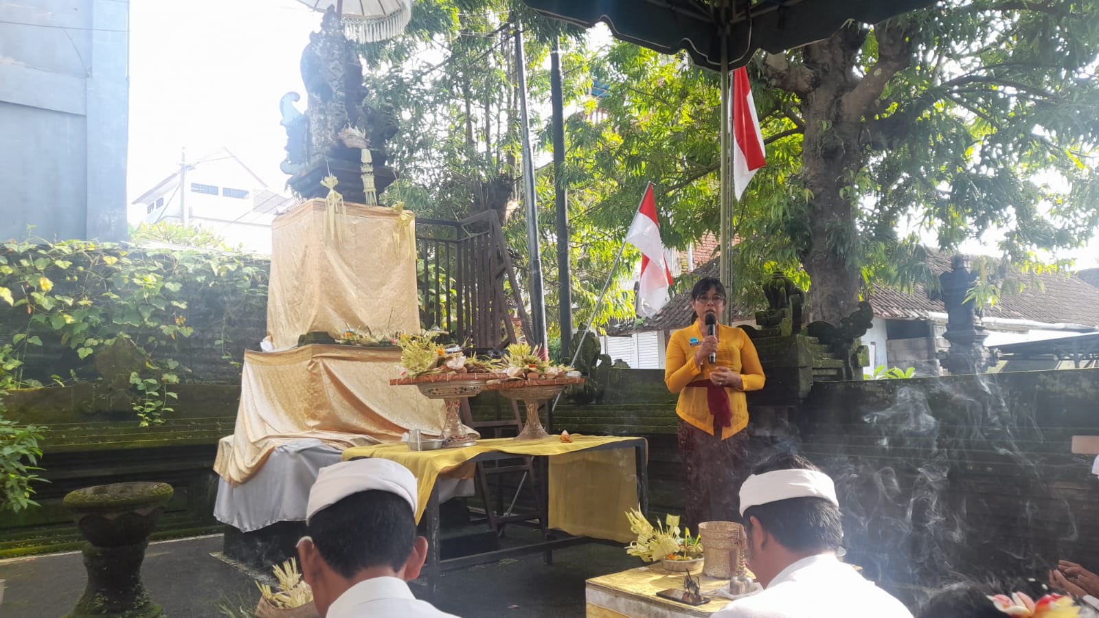 PURNAMA : Prosesi upacara yadnya dalam hari suci Purnama Kapitu oleh umat Hindu.