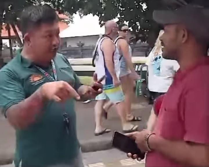 Beredar video seorang WNA menjadi sopir penjemputan tamu di Pelabuhan Sanur