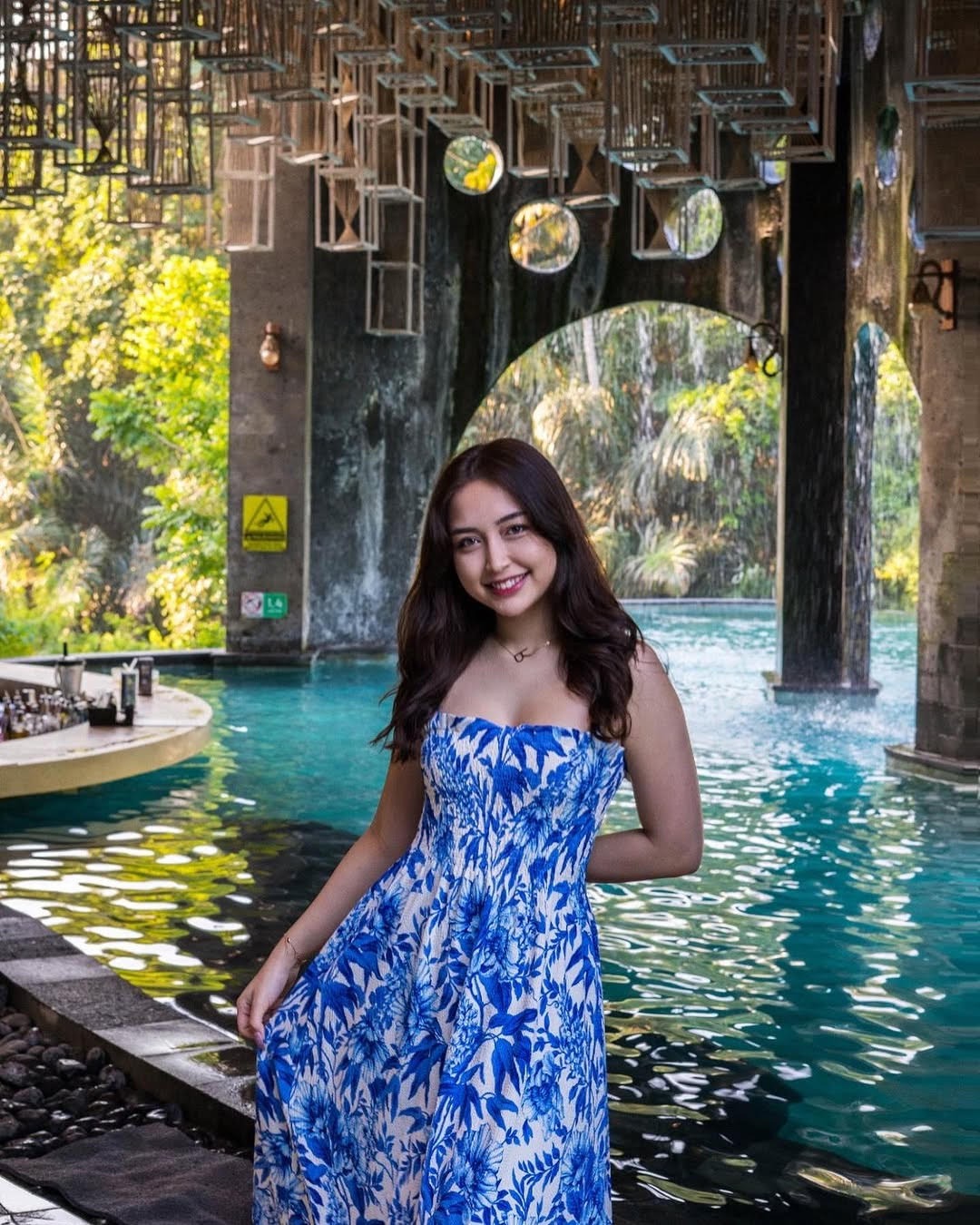 NAIL ART: Maharani Athali dikenal sebagai konten kreator yang juga pemilik tempat Nail Art Populer di Denpasar, Bali. Kerap ngonten bareng Turah Parthayana.