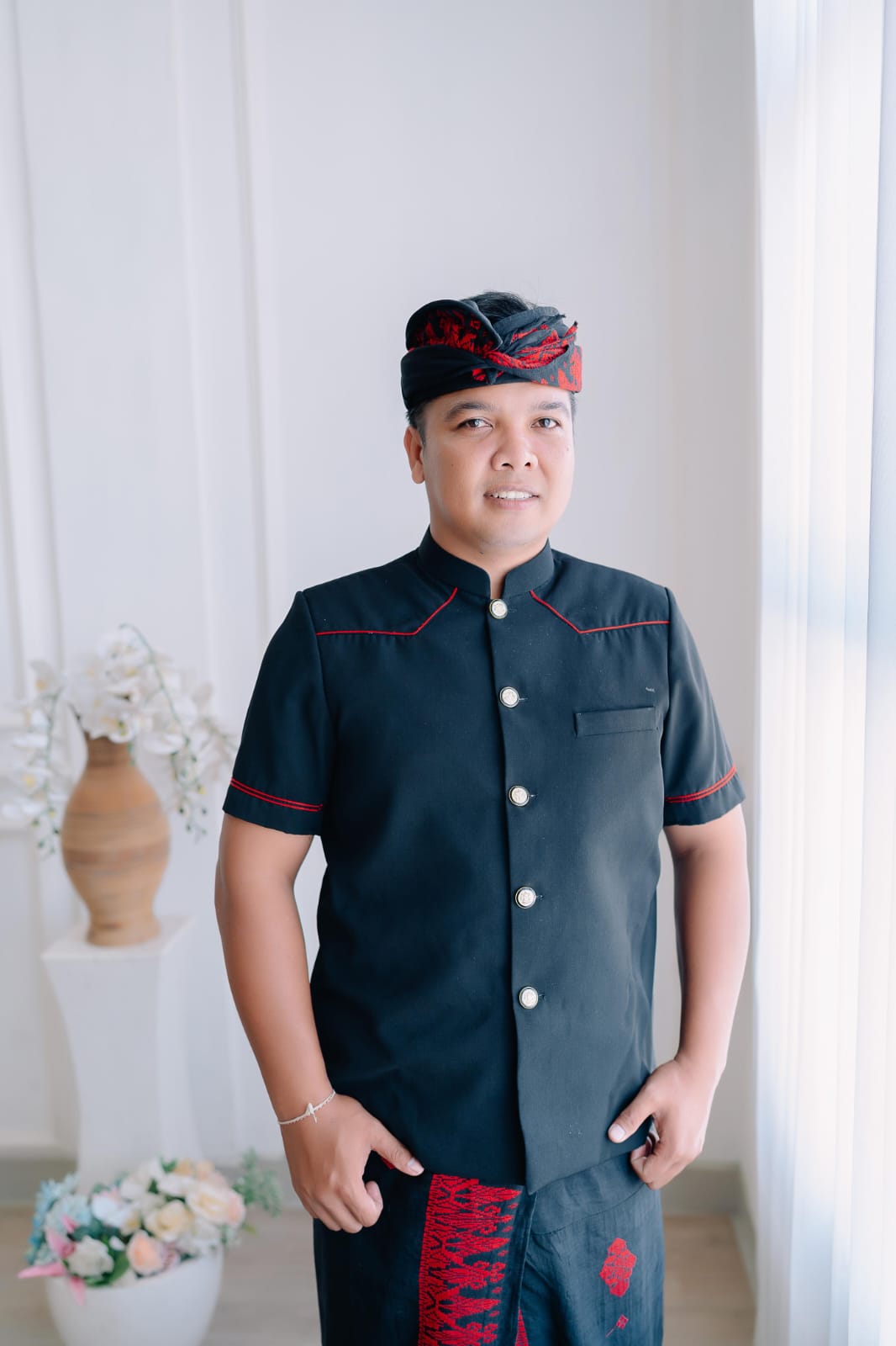 KISAH: Ketut Catur Mertayasa, perbekel termuda di Kabupaten Karangasem yang berhasil mengalahkan petahana. Ternyata kisah hidupnya sangat mengharukan.