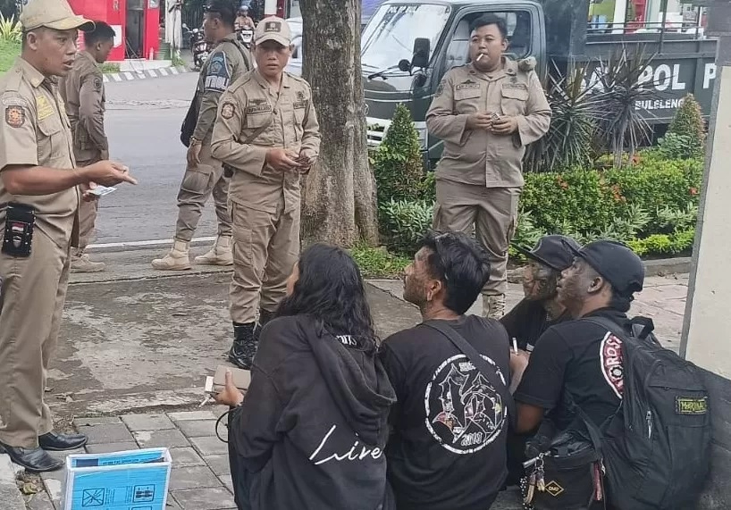 Satpol PP Buleleng Amankan Pengamen Anak Punk