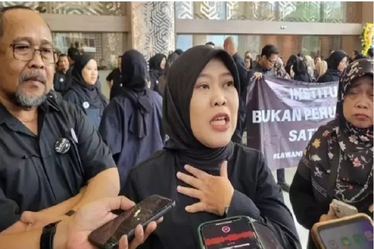 Neni Herlina menceritakan soal dugaan perlakuan kasar Mendikti Saintek Satryo Soemantri Brodjonegoro