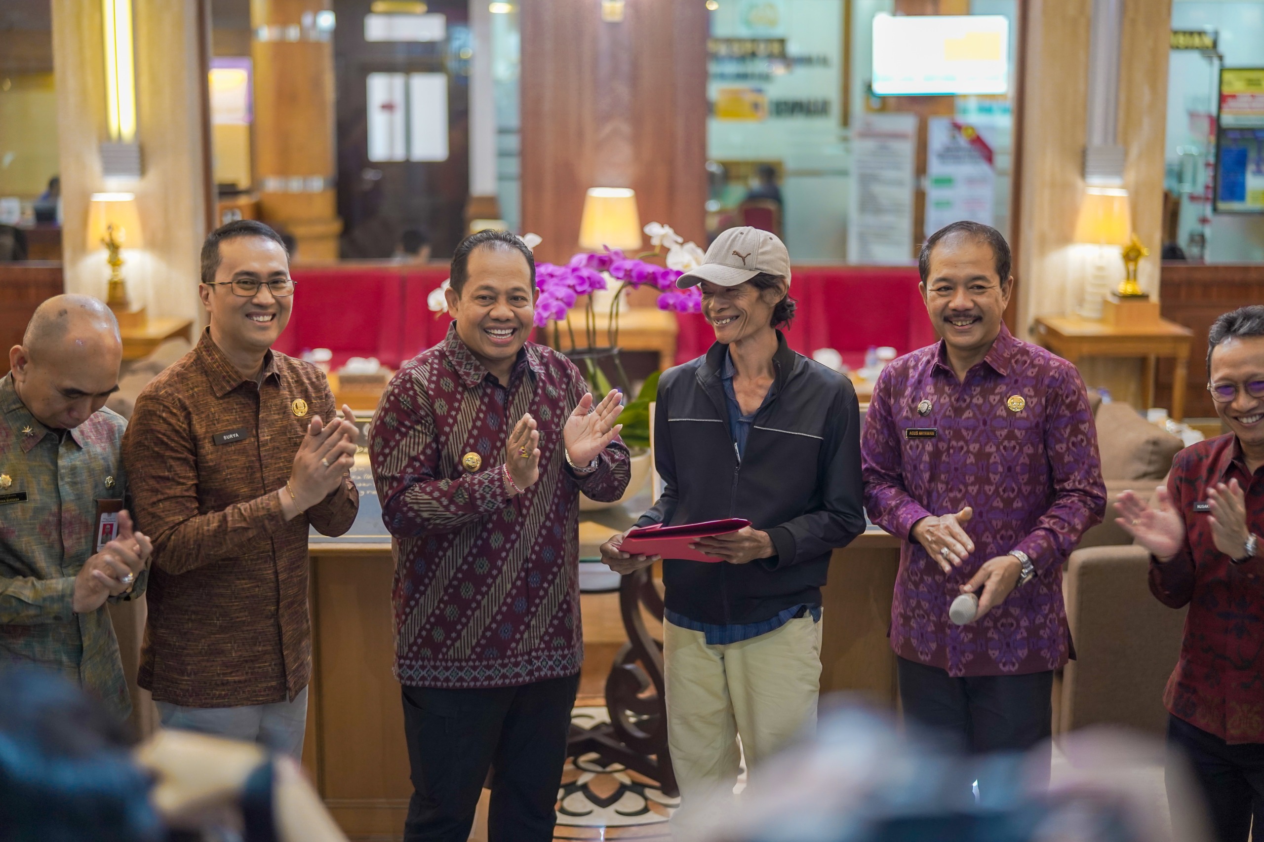 KUNJUNGAN: Pj Sekda Surya Suamba menerima kunjungan kerja dari Pj Gubernur Bali, Sang Made Mahendra Jaya di Mal Pelayanan Publik Badung, Selasa (21/1).