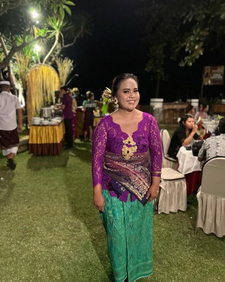 MENDUNIA: Kadek Sonia Piscayanti, dosen dan sastrawan perempuan dari Bali Utara yang sukses menapak panggung dunia.