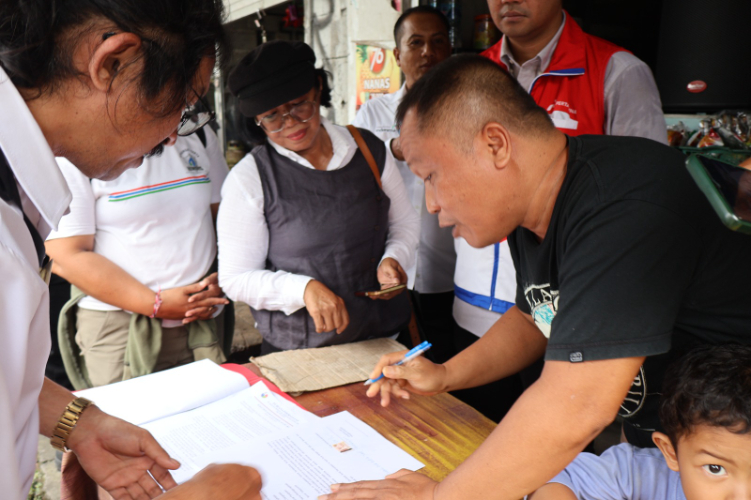 Tim Pengawasan Terpadu melakukan sidak sejumlah pangkalan LPG 3 Kg di Gianyar Bali