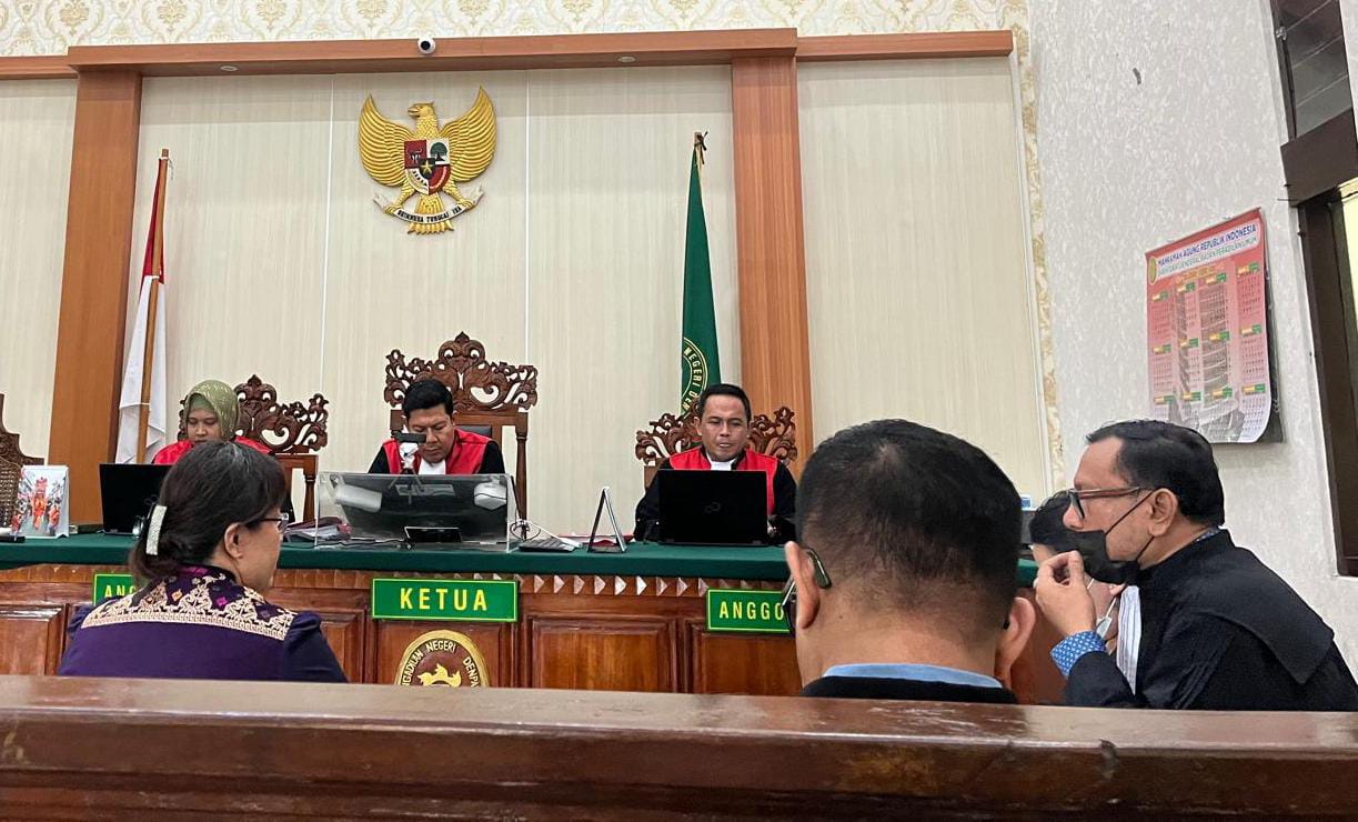 Sidang lanjutan kasus dugaan dokter malpraktek, Penasihat Hukum I Wayan &ldquo;Gendo&rdquo; Suardana dkk hadirkan saksi ahli farmasi. (Bali Express/Istimewa)