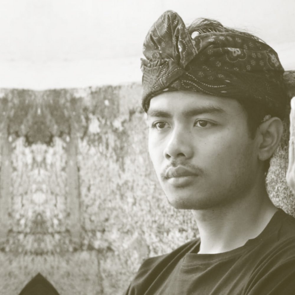 Putu Supartika, jurnalis yang juga seorang sastrawan Bali.