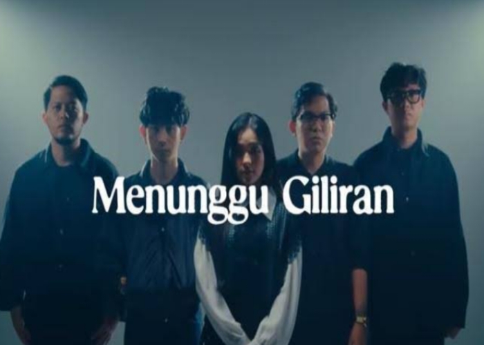 For Revenge menggandeng Elsa Japasal dalam lagu Menunggu Giliran.