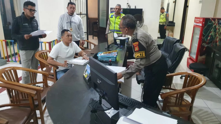 Kasubbid Paminal Bid Propam Polda Bali AKBP Nanang Prihasmoko, ST. SH. MH., turun tangan melakukan pemeriksaan terhadap personil SPKT Polsek Kuta