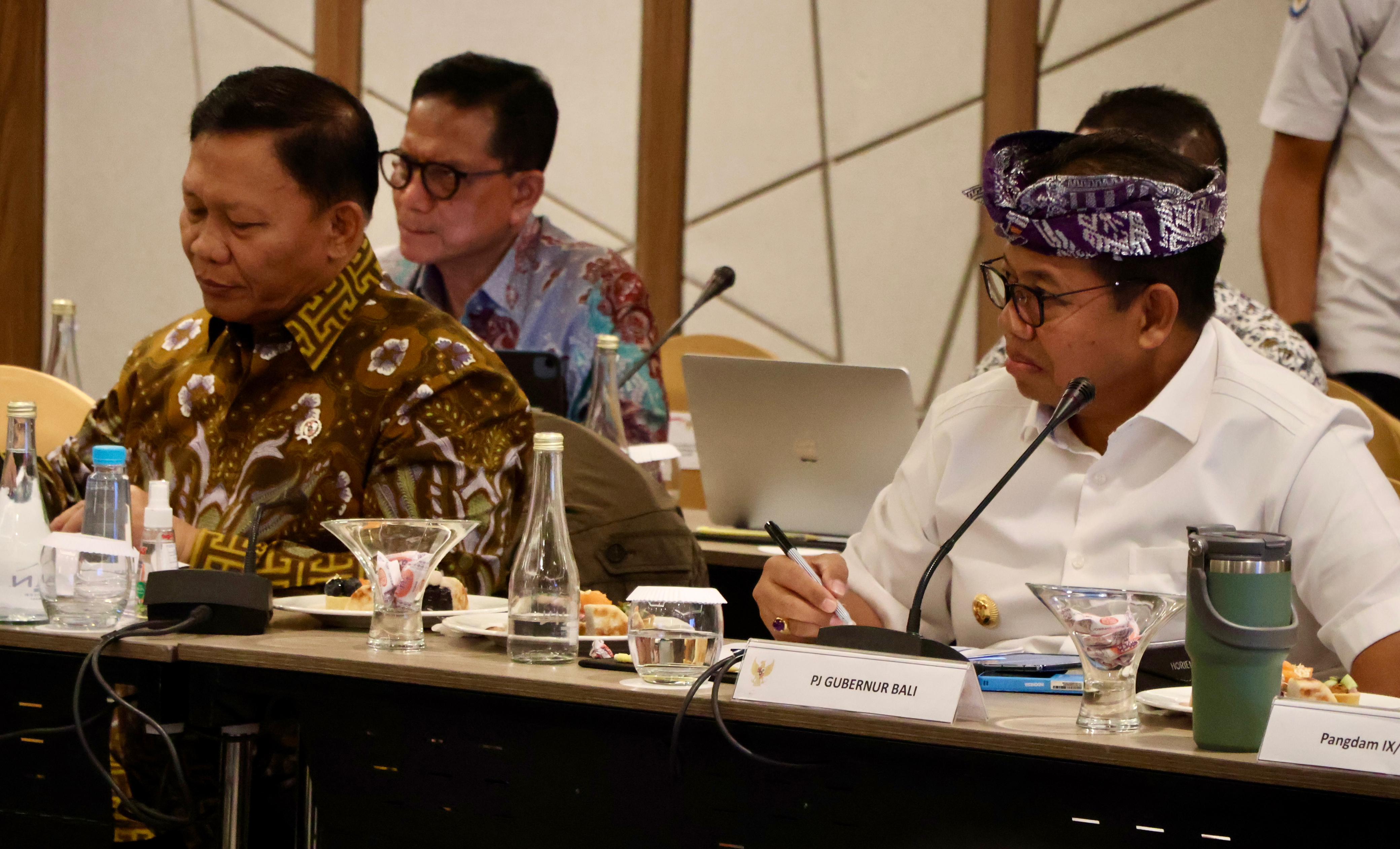 DUKUNGAN: Rapat Koordinasi Optimasi Layanan Kebandarudaraan yang dipimpin oleh Menteri Koordinator Bidang Infrastruktur dan Pembangunan Kewilayahan, Agus Harimurti Yudhoyono, di Hotel Novotel