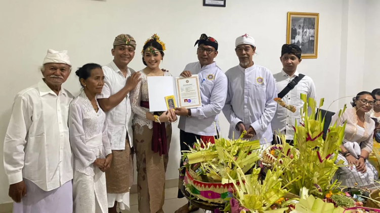 Prosesi sudhi wadani yang dilakukan oleh salah satu umat di Kantor PHDI Denpasar.