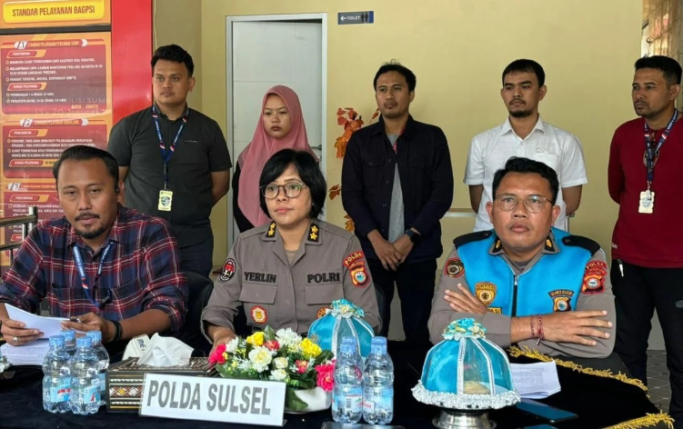Polda Sulsel berhasil mengamankan tiga orang yang terlibat dalam penyebaran hoaks