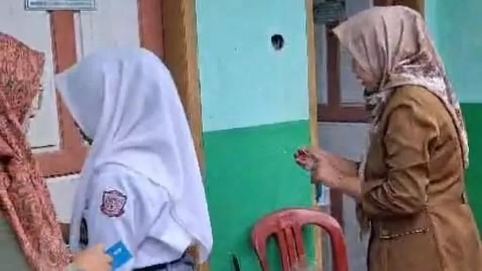 Adakan tes kehamilan, SMA di Cianjur ini menjadi sorotan publik. (Foto: X @bacottetangga_)