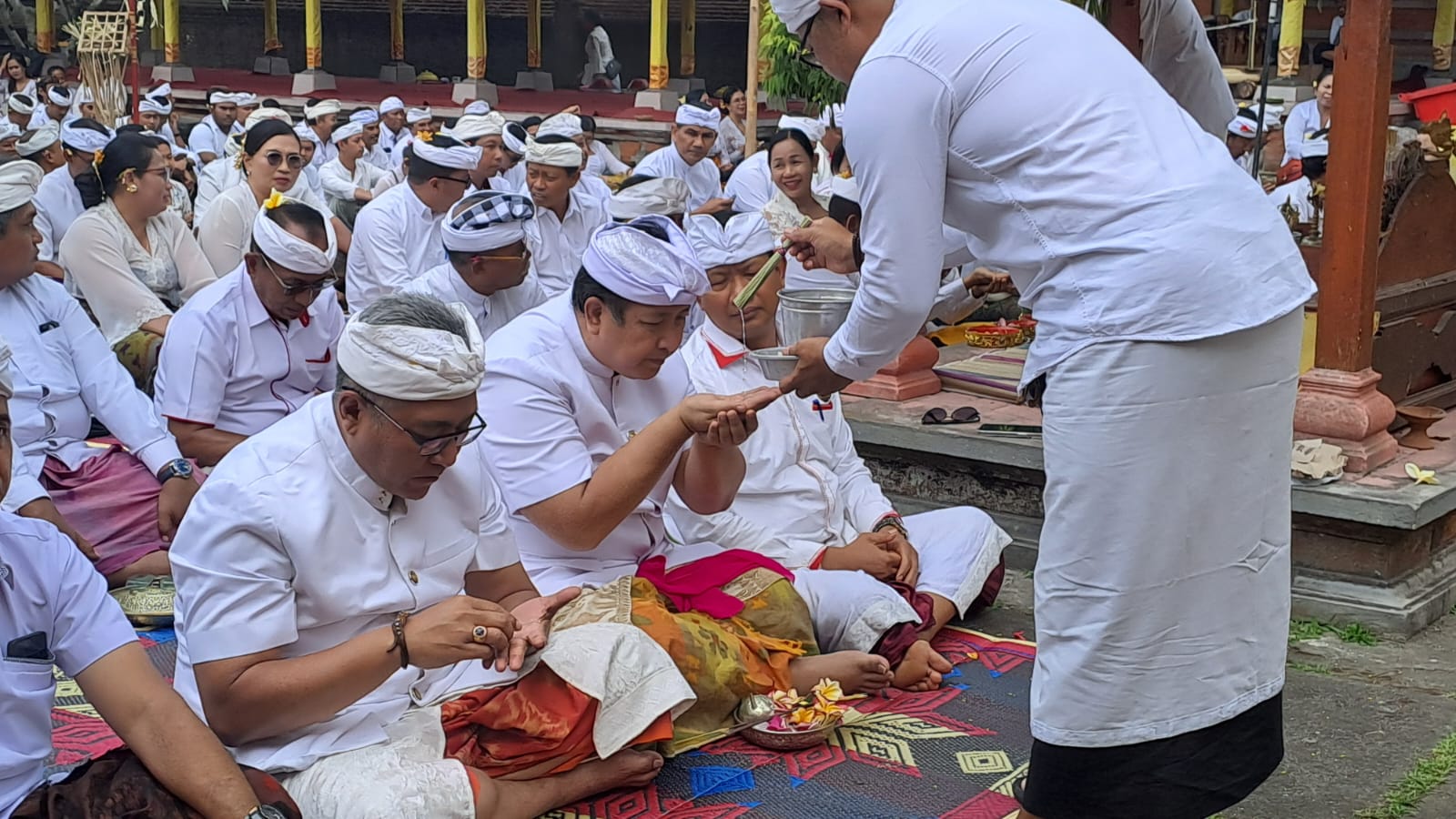 ILUSTRASI: Persembahyangan dalam rangka siwaratri.