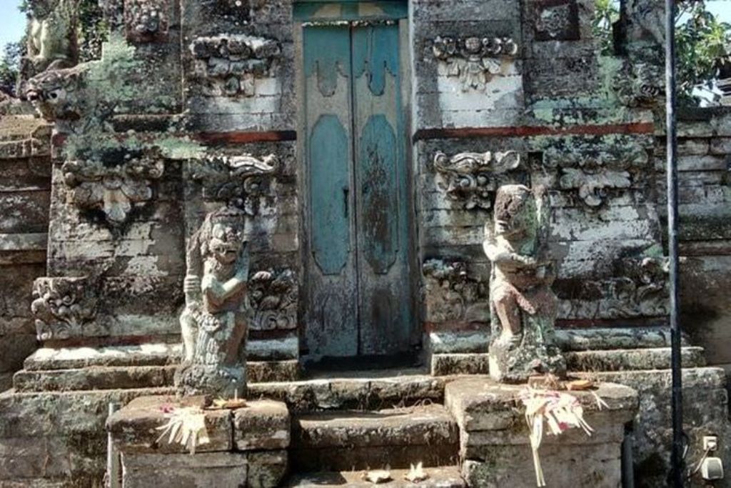 Terletak di Desa Buduk, Mengwi, Badung, Pura Manik Galih menjadi tempat suci Hindu Bali, yang unik dan menarik perhatian.