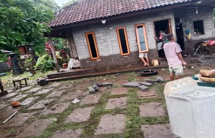 Situasi rumah warga di Banjar Dinas Sumberbatok, Desa Sumberklampok, Kecamatan Gerokgak pasca dihantam banjir bandang