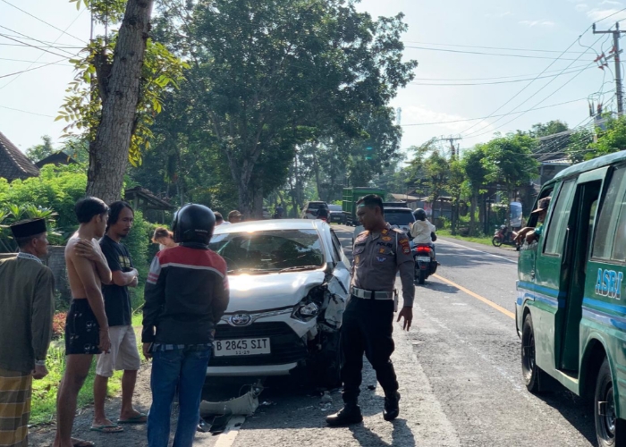 Polisi lakukan olah TKP kecelakaan di jalur Denpasar - Gilimanuk, Banjar Pangkung Buluh, Desa Kaliakah, Kecamatan Negara, Kabupaten Jembrana-Bali, Rabu (29/1/2025).