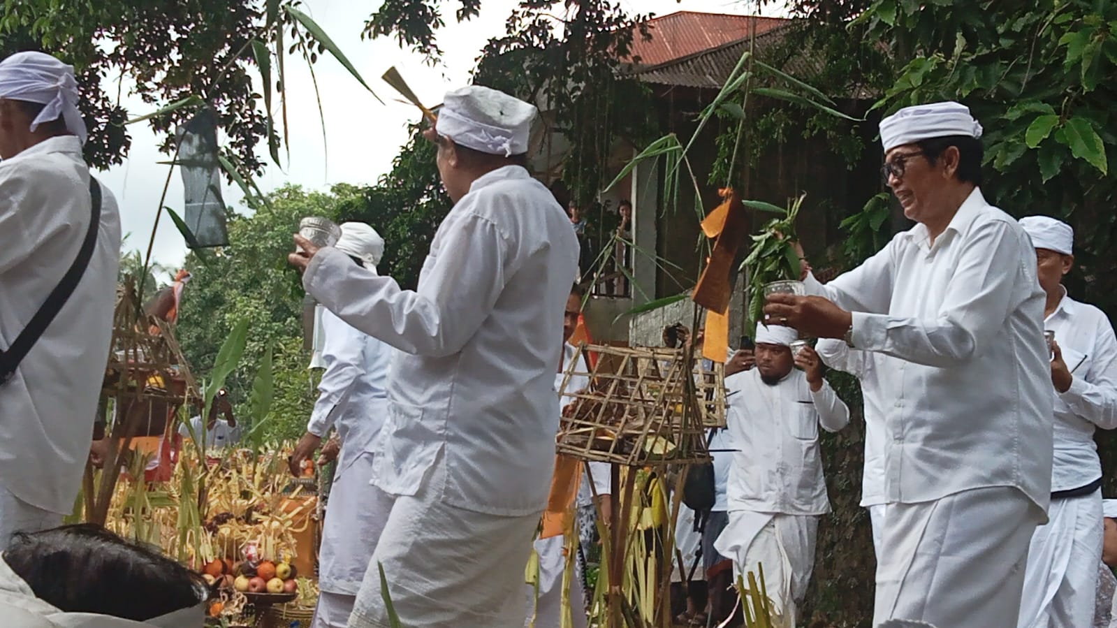 Prosesi mecaru di Desa Bulian Kecamatan Kubutambahan, Buleleng