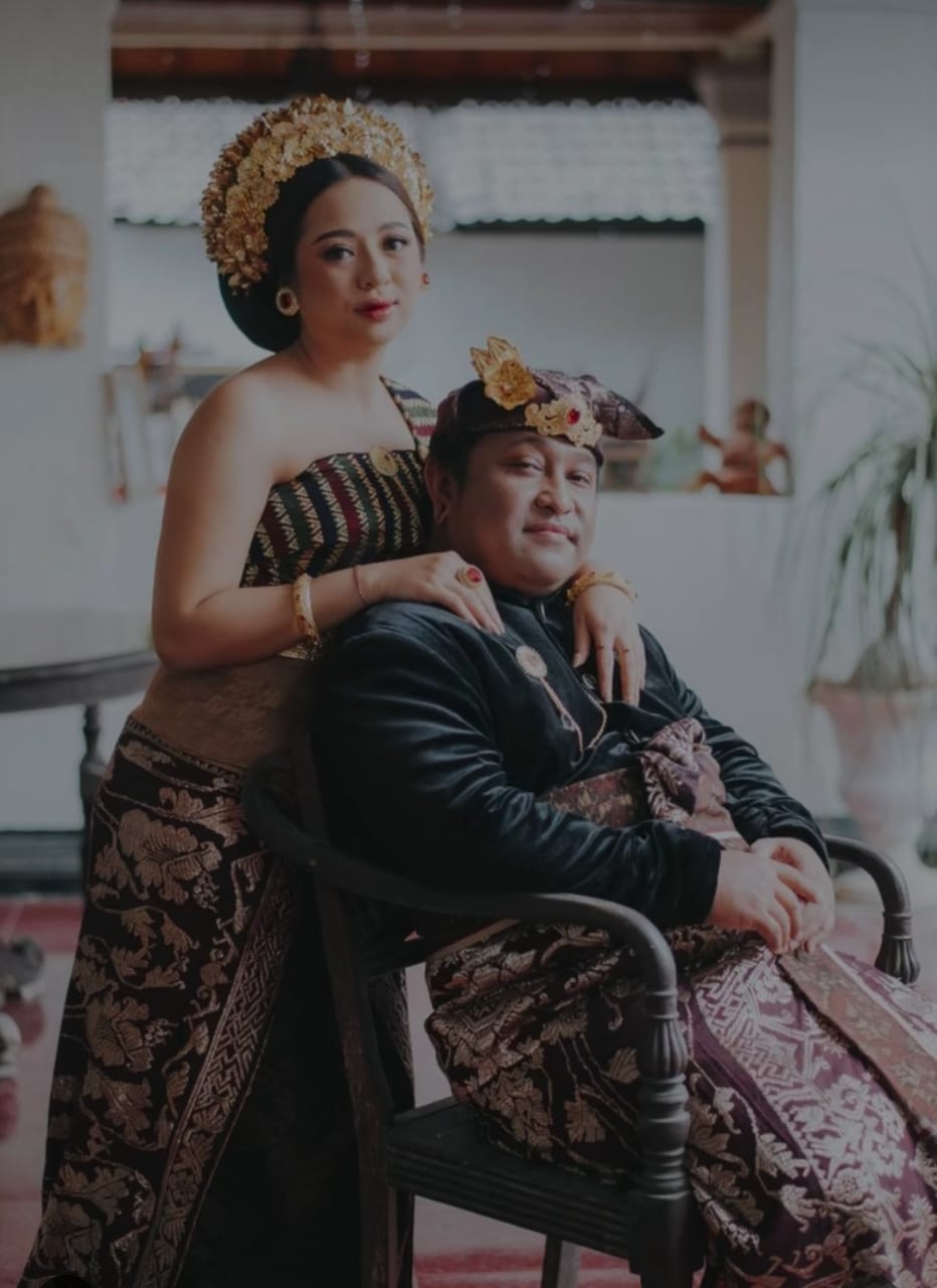 Made Ferry saat berpose bersama sang istri Cintya Dharmayanti