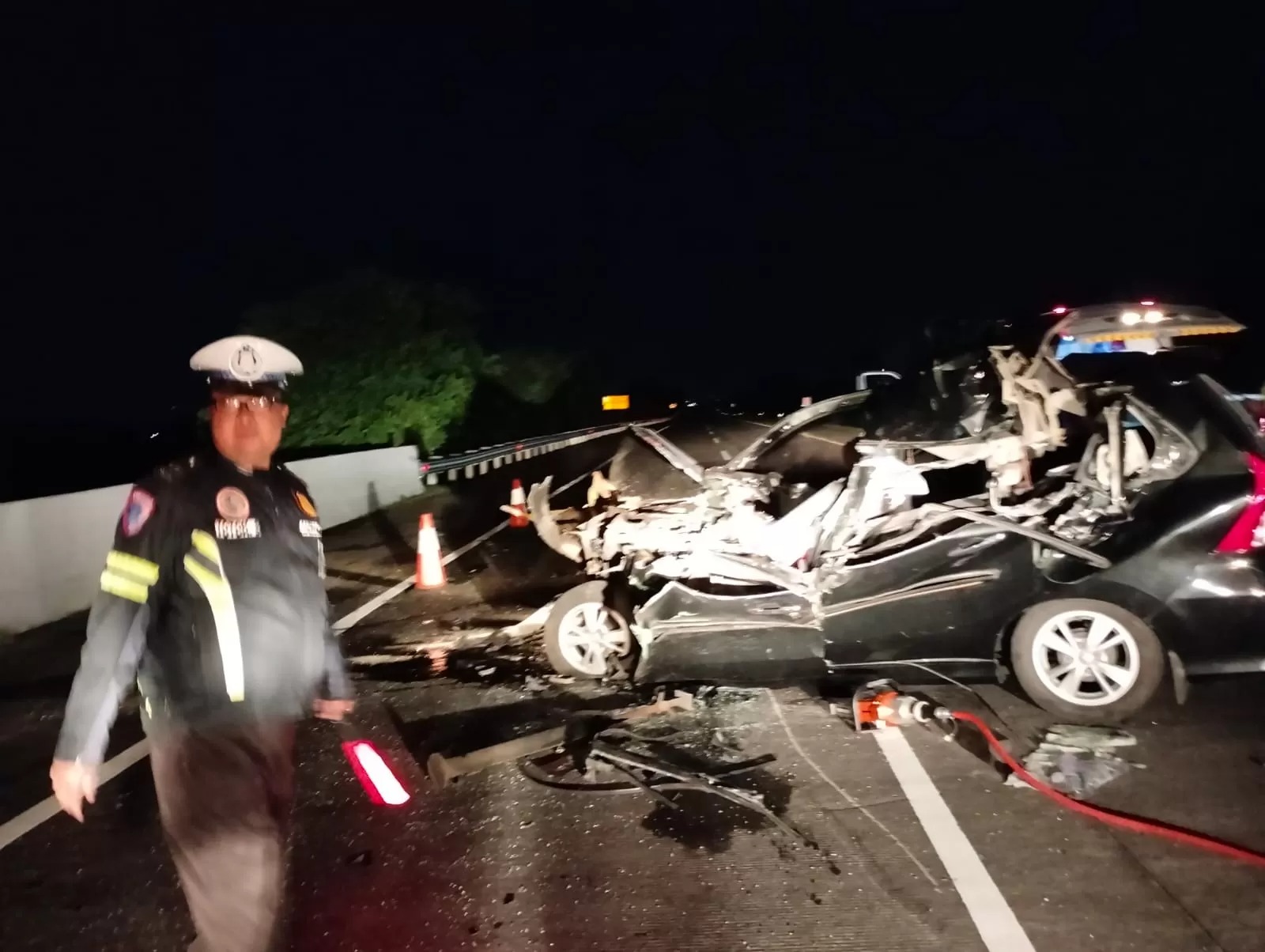 KECELAKAAN MAUT: Dua pegawai Dinsos tewas akibat kecelakaan maut di KM 677 jalur B Tol Jombang-Mojokerto Jumat (31/1) sekitar pukul 04.25.